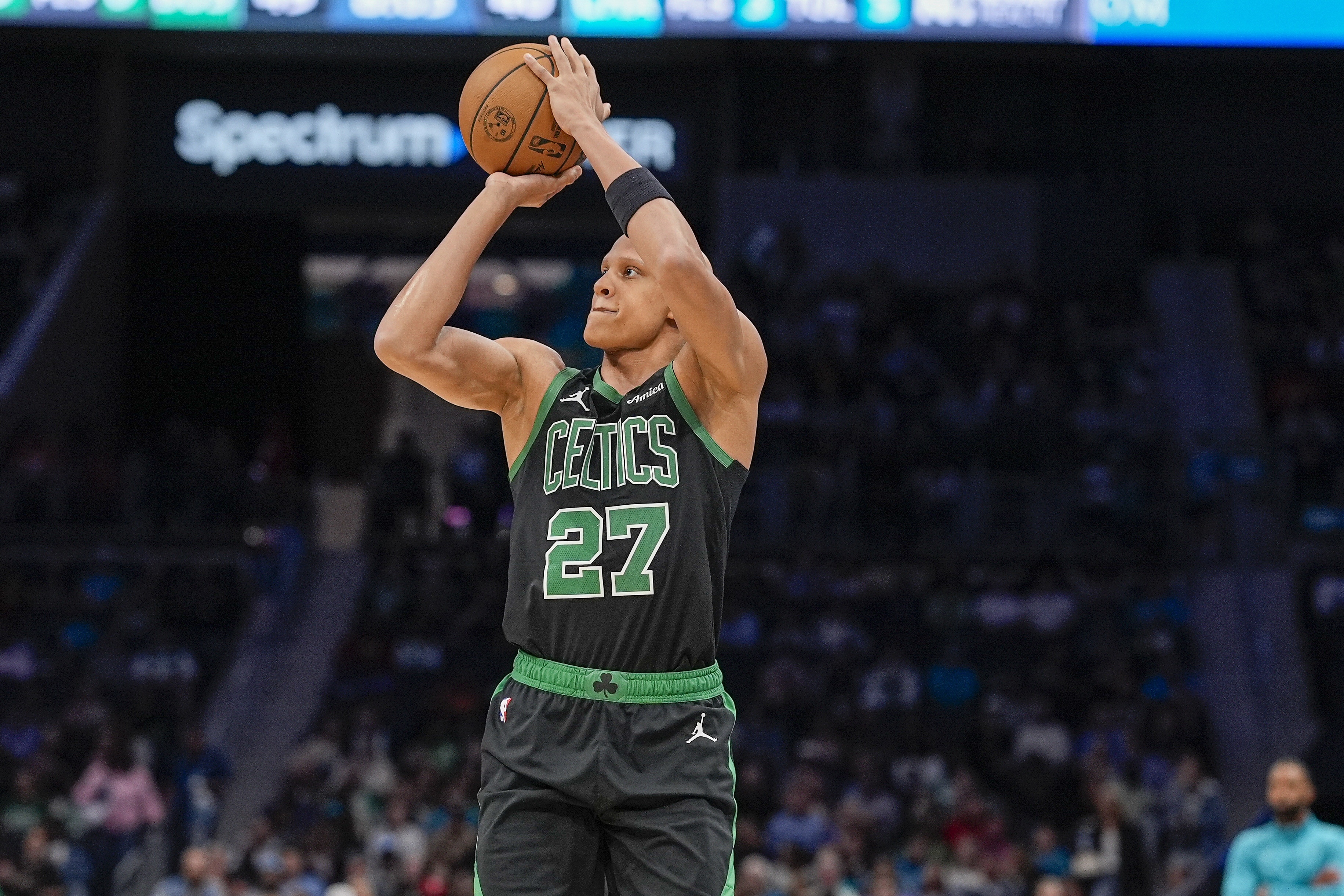 星空.综合体育官网-杰伦·布朗：我们季后赛时需要沃尔什 会督促他一直保持专注